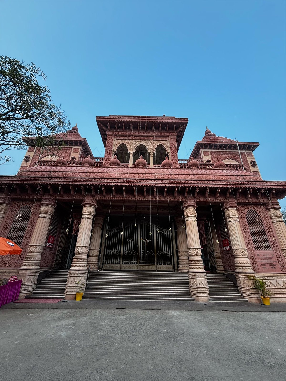 ISKCON Rohini FrontGate| ISKCON Rohini (Sri Sri Radha Madhav Mandir)
